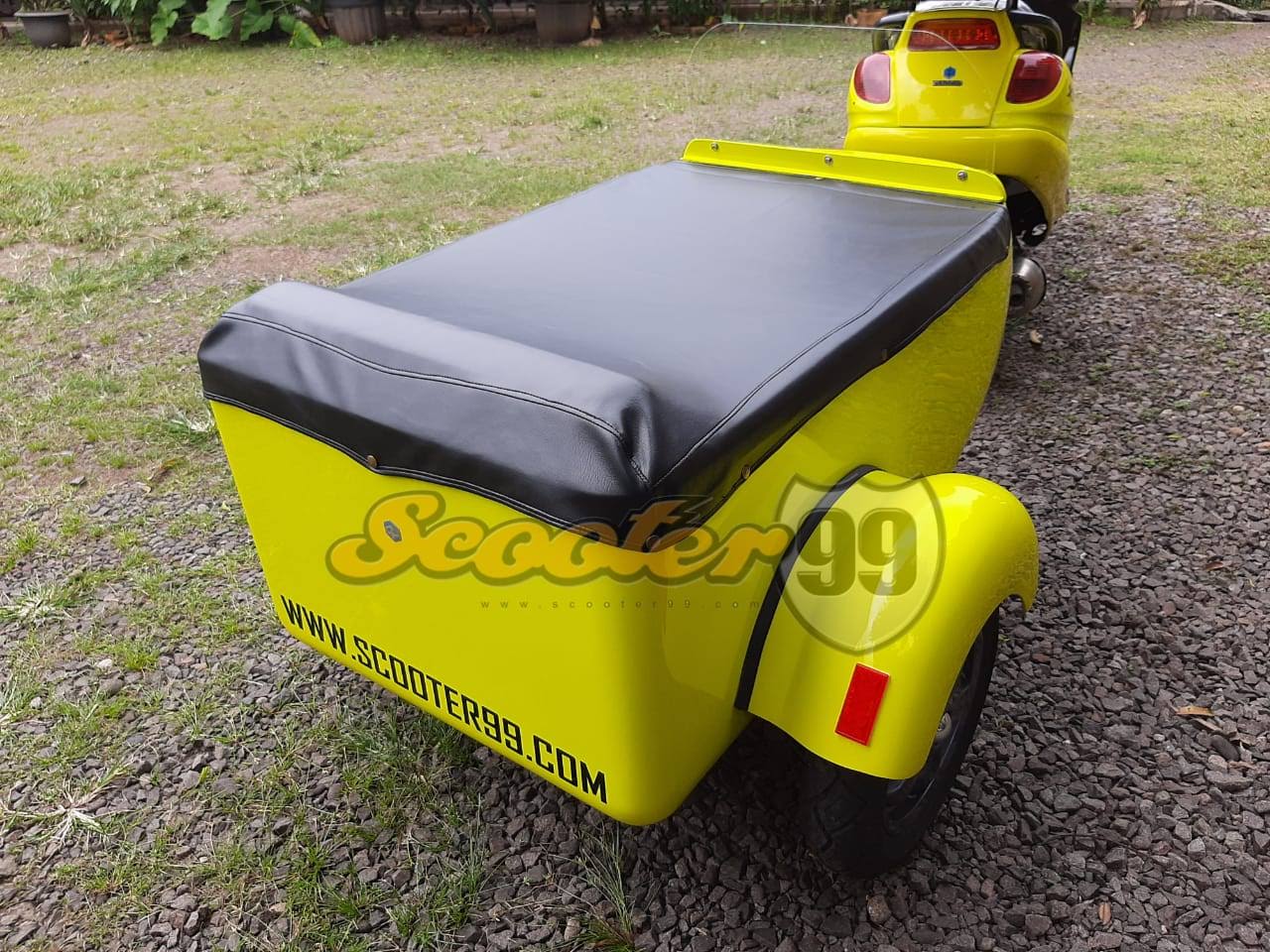 Rear angle of the Scooter99 Vespa X9 trailer with rain cover